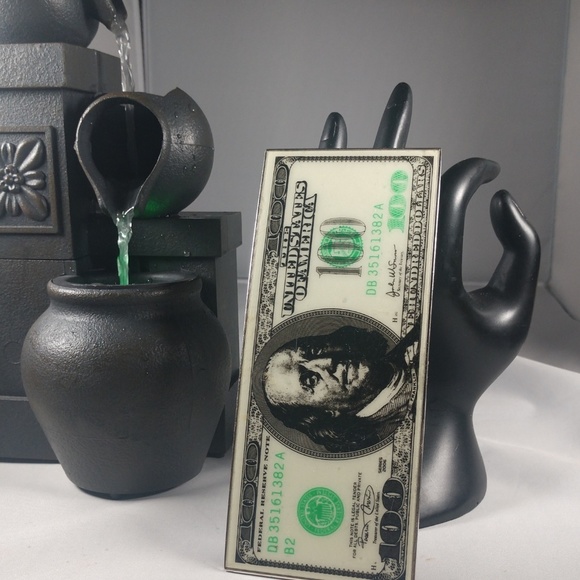 Other - Belt Buckle glow in the dark 🤑